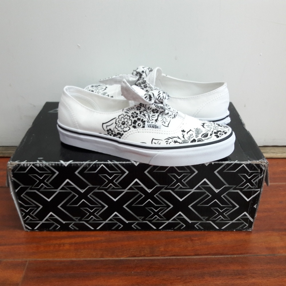 Vans - Picture 1 of 4